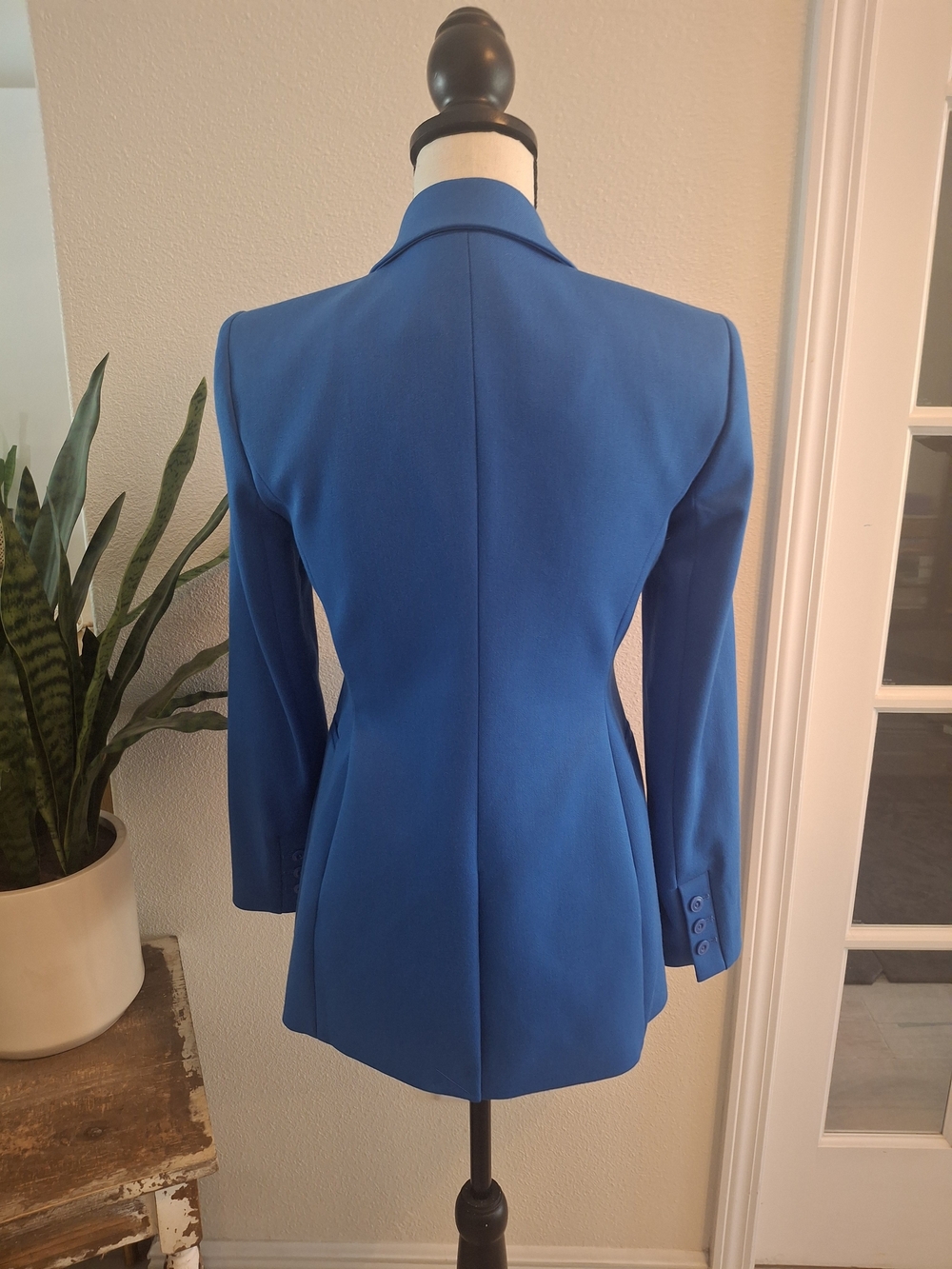 ALICE + OLIVIA Breann Fitted Blazer in Sapphire Blue - Picture 3 of 4